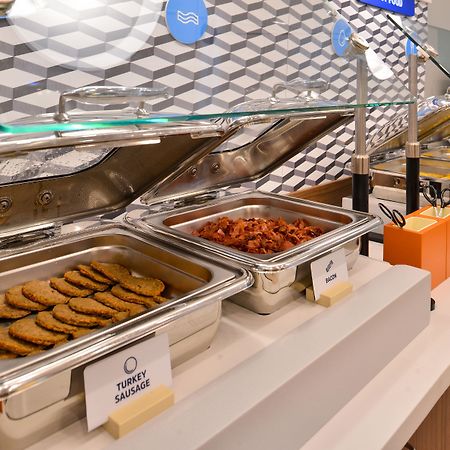 Holiday Inn Express & Suites Fond Du Lac By Ihg Buitenkant foto