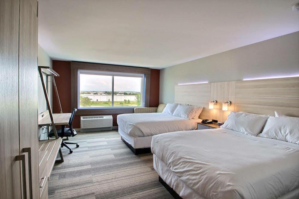 Holiday Inn Express & Suites Fond Du Lac By Ihg Buitenkant foto