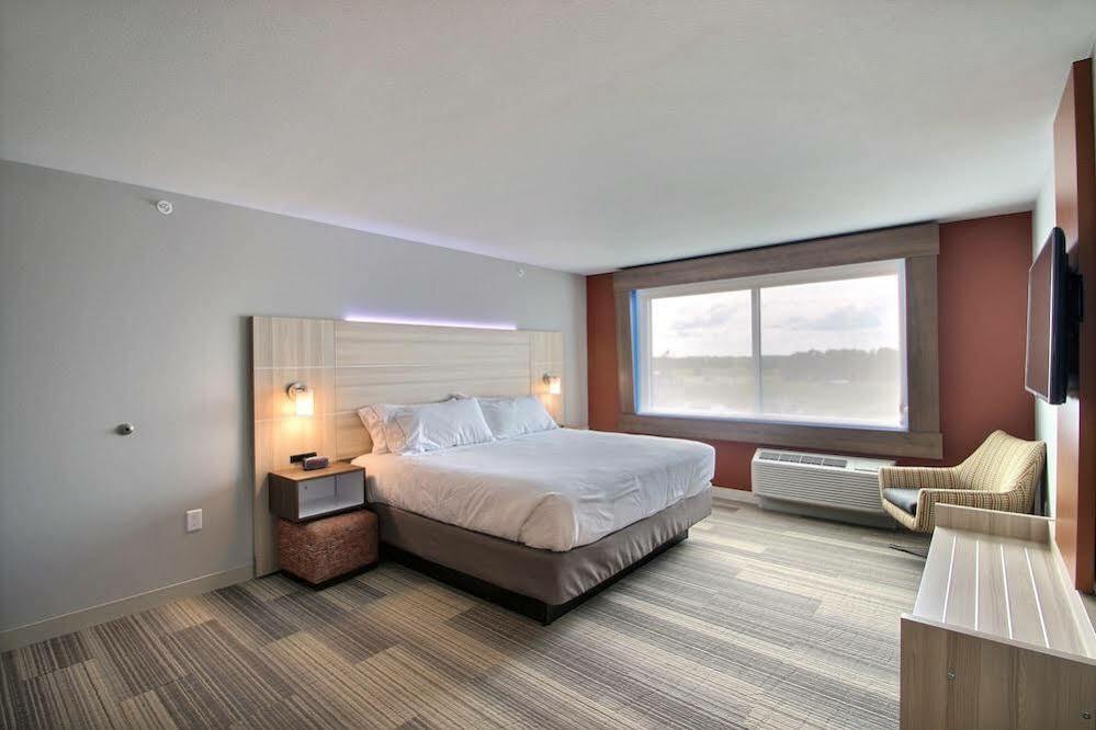 Holiday Inn Express & Suites Fond Du Lac By Ihg Buitenkant foto