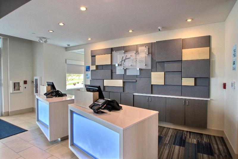 Holiday Inn Express & Suites Fond Du Lac By Ihg Buitenkant foto