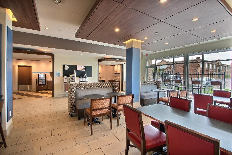 Holiday Inn Express & Suites Fond Du Lac By Ihg Buitenkant foto